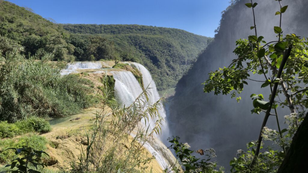 Bovenkant waterval_Cascada_de_Tamul_Roadtrip_Centraal_Mexico