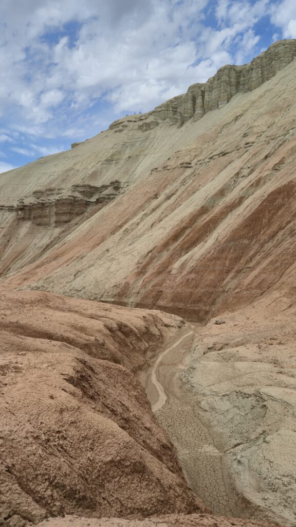 Aktau bergen_mooiste korte wandelingen in Kazachstan en Kirgizië