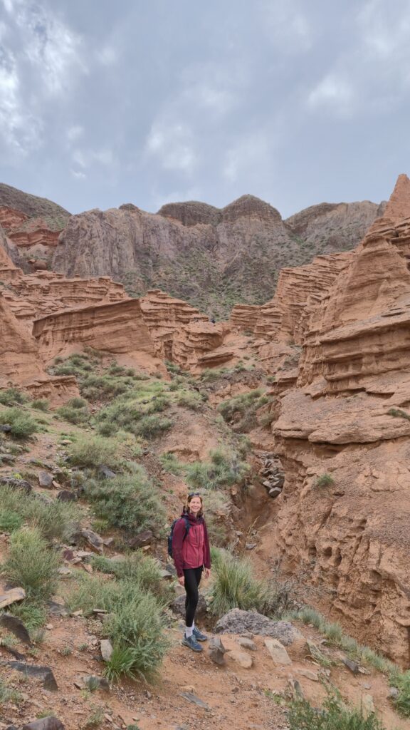 Rotsformaties_Kok_Moinok_mooiste korte wandelingen in Kazachstan en Kirgizië